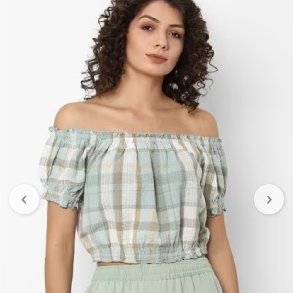 American Eagle NWOT off the shoulder plaid top SIZE MEDIUM